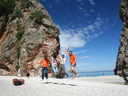 No Frills Excursions