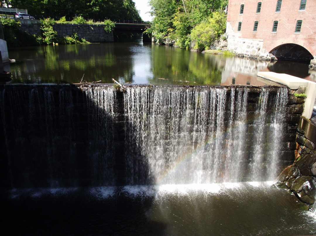 Macallen Dam On Lamprey River景点图片