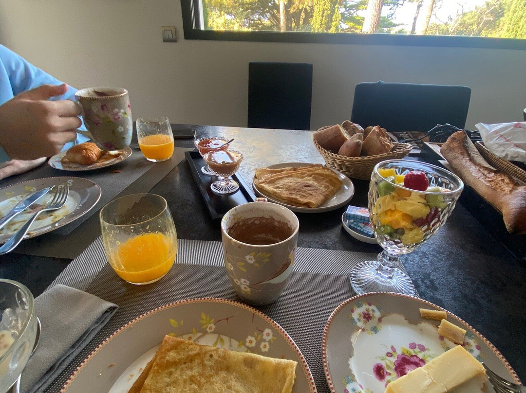 A l'Ombre des Pins主图