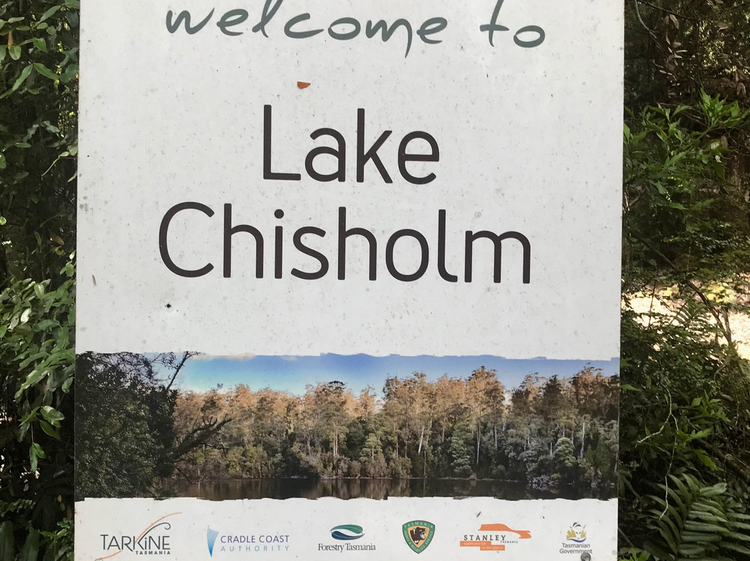 Lake Chisholm景点图片