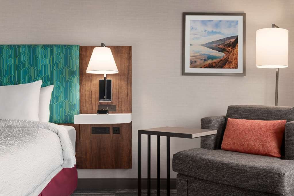 Hampton Inn & Suites By Hilton Kelowna Airport Bc主图