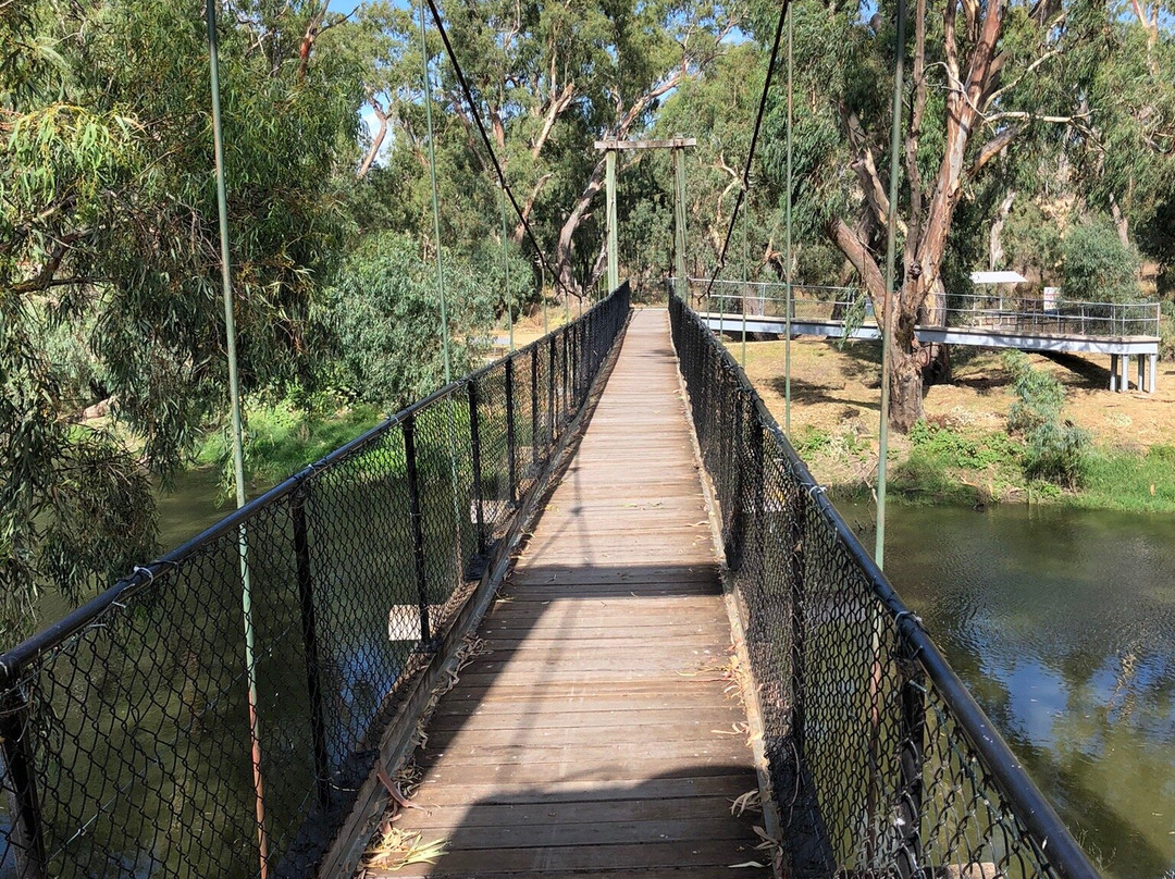 Lachlan River Swing Bridge景点图片