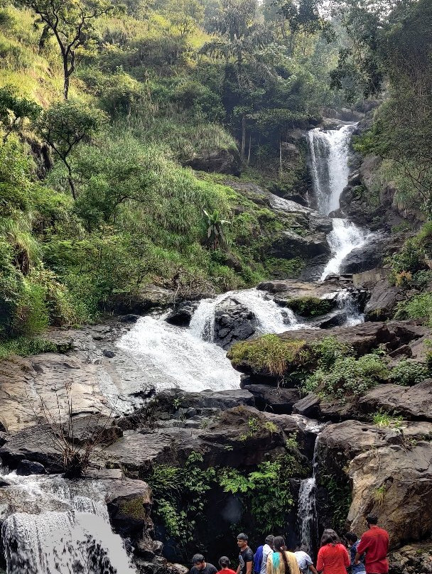 Iruppu Falls景点图片