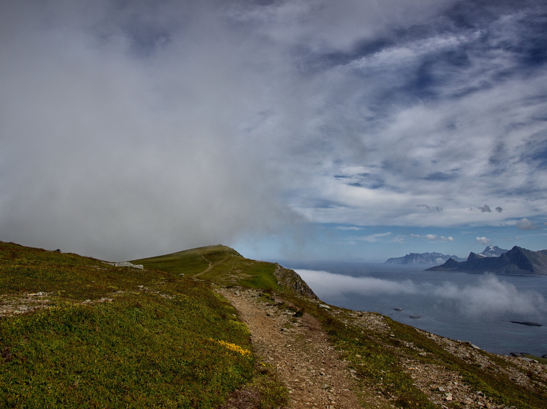 Ytresandheia Mountain景点图片