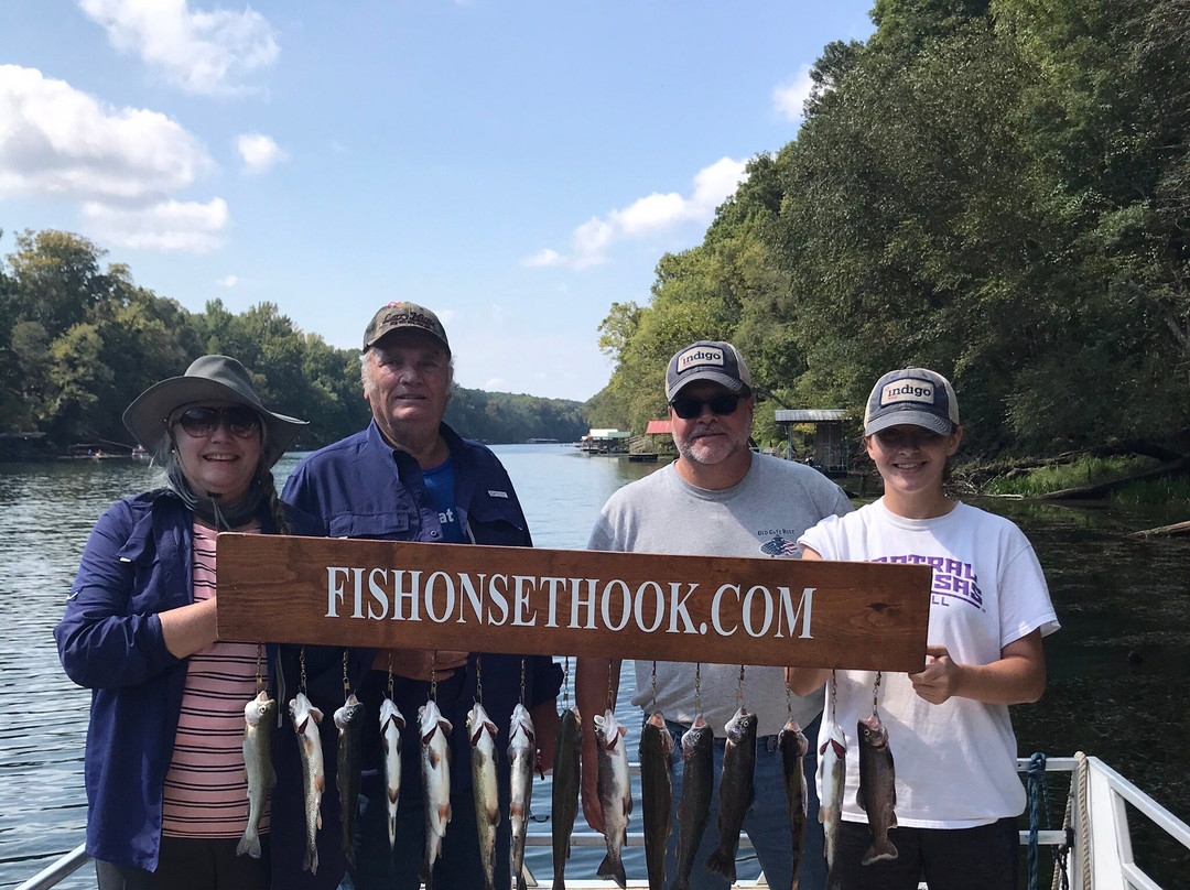 Fish On Set Hook Guide Service景点图片