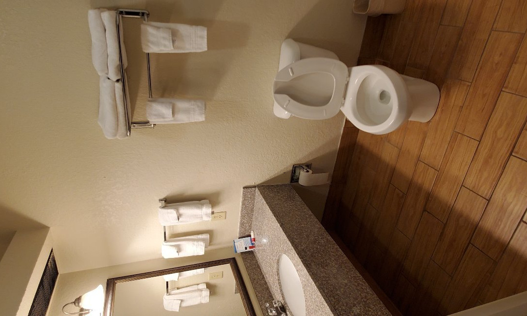 伊丽莎白敦贝蒙特旅馆&套房酒店主图