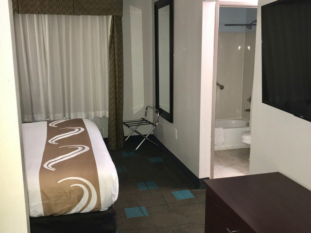 Quality Suites Kansas City International Airport主图
