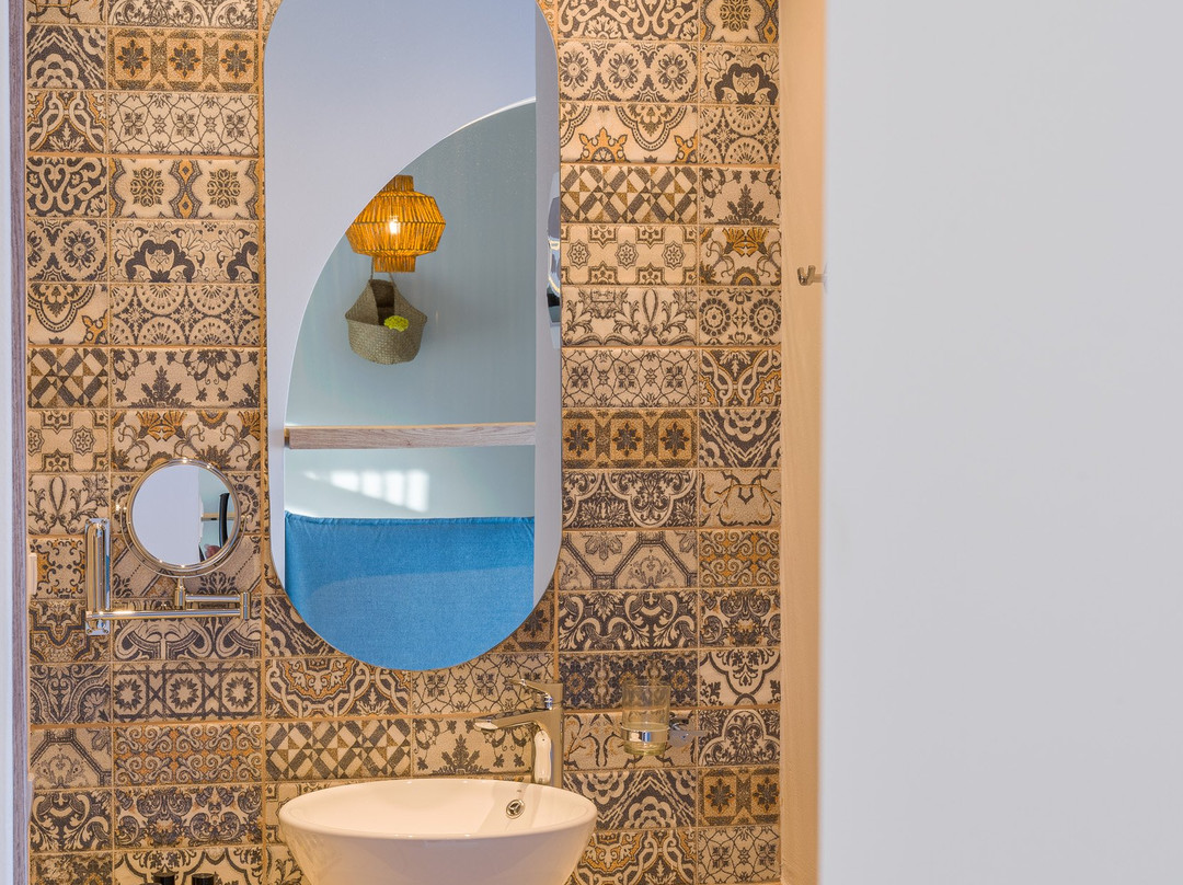 罗曼缇卡酒店主图