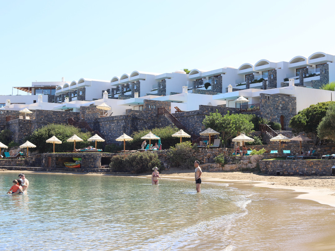 伊罗达半岛全套房酒店主图