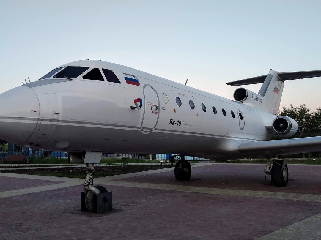 Plane YAK-40 Monument景点图片