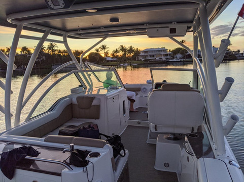 Legal Hookers Adventure Charters-那不勒斯必去景点