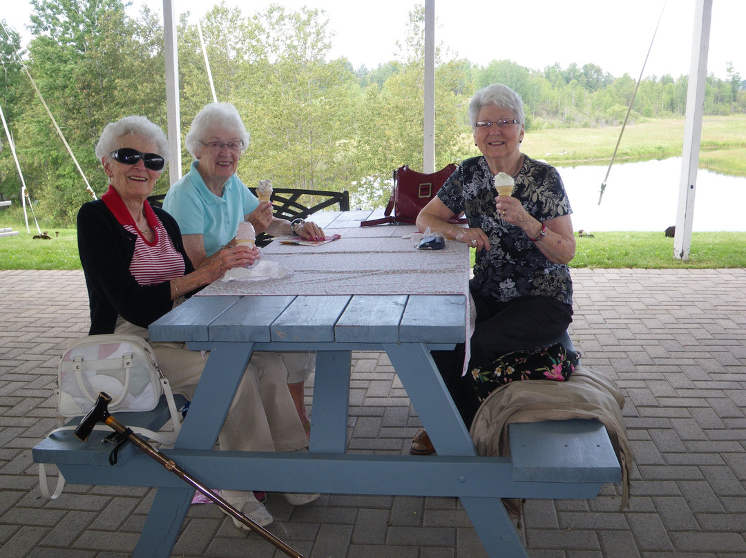 Hugli's Blueberry Ranch & Country Gift Store-Pembroke必去景点