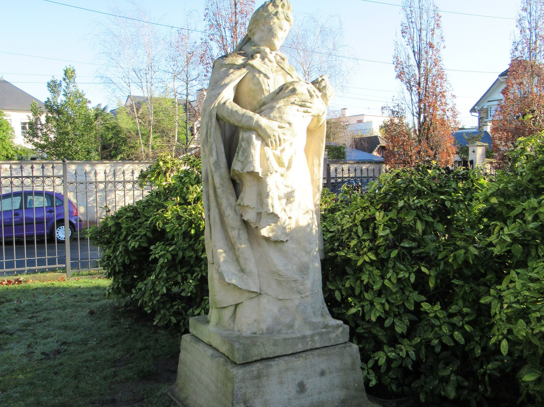 Square des Lacs-圣莫代福塞必去景点