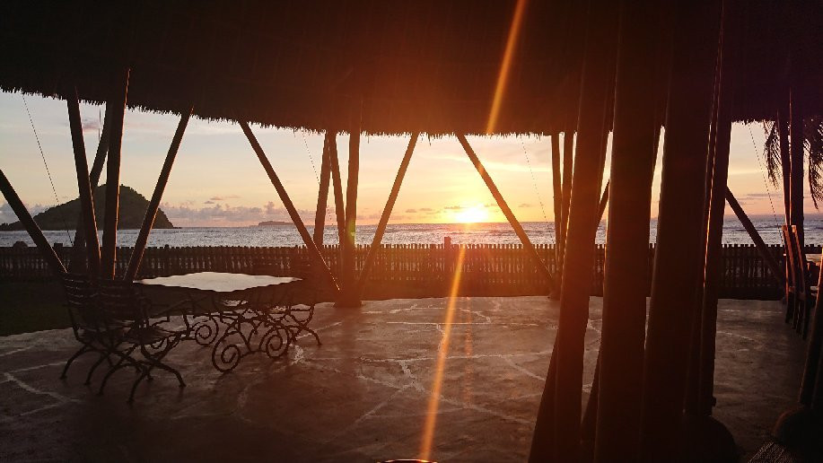 Whales & Waves Beach Resort主图