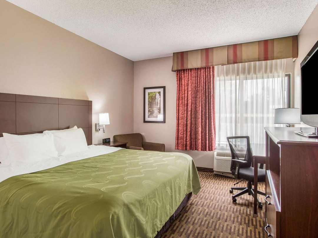 Quality Inn & Suites Lawrence - University Area主图