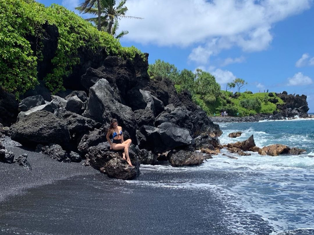 Honokalani Black Sand Beach景点图片