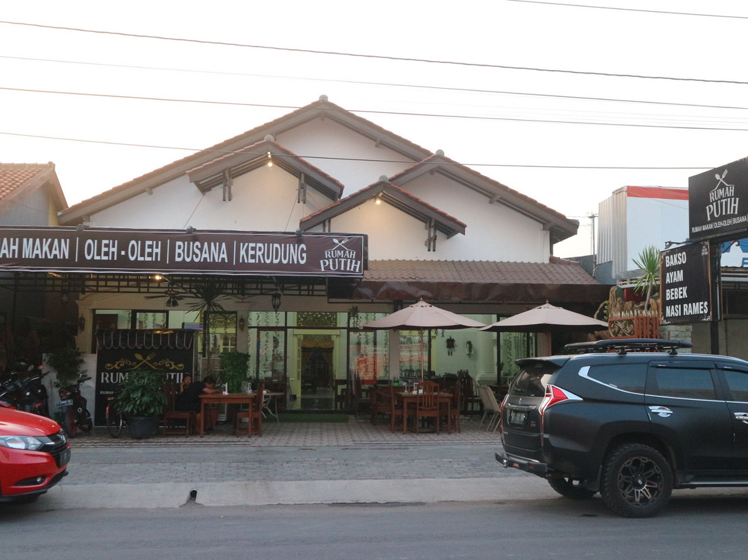 Rumah Putih Pemalang