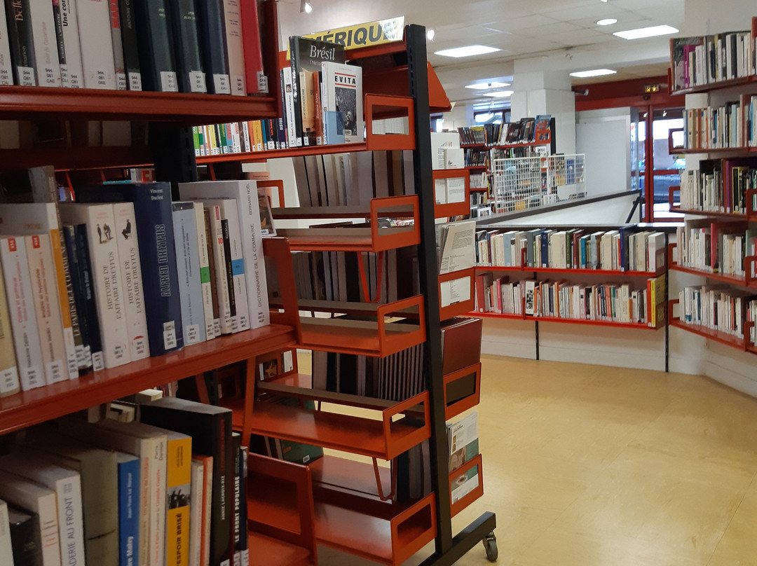 Bibliothèque Médiathèque Georges Perec-Gagny必去景点