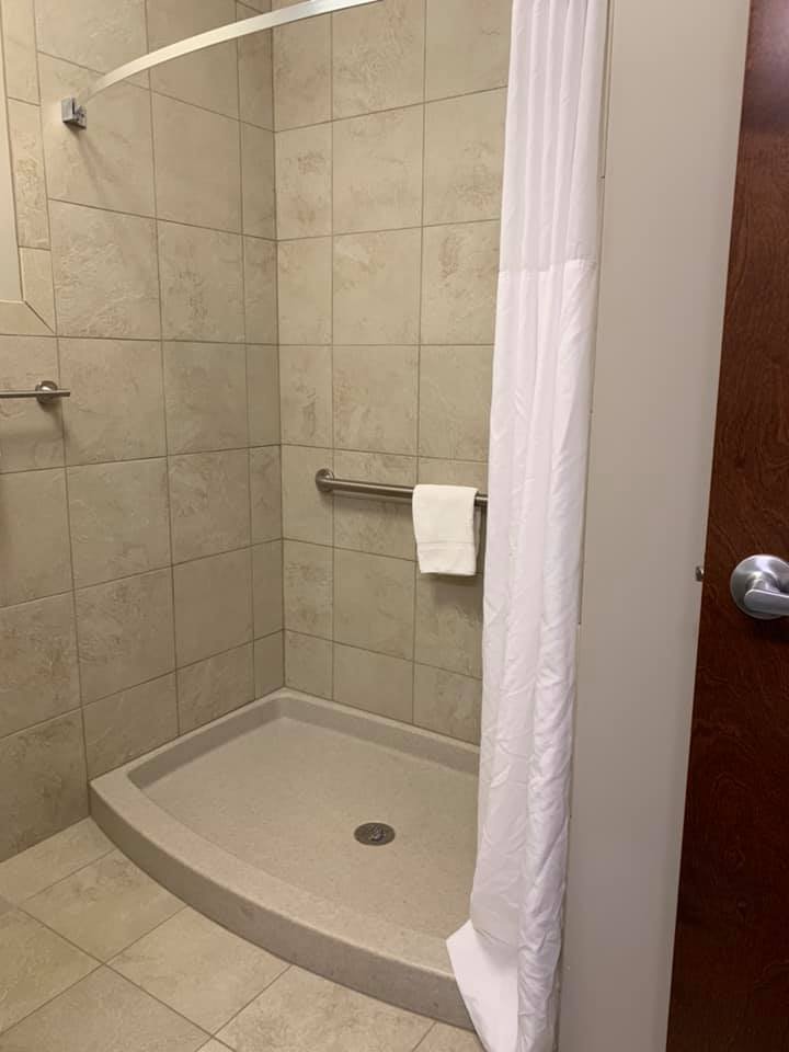 Drury Inn & Suites Pittsburgh Airport Settlers Ridge-浴室