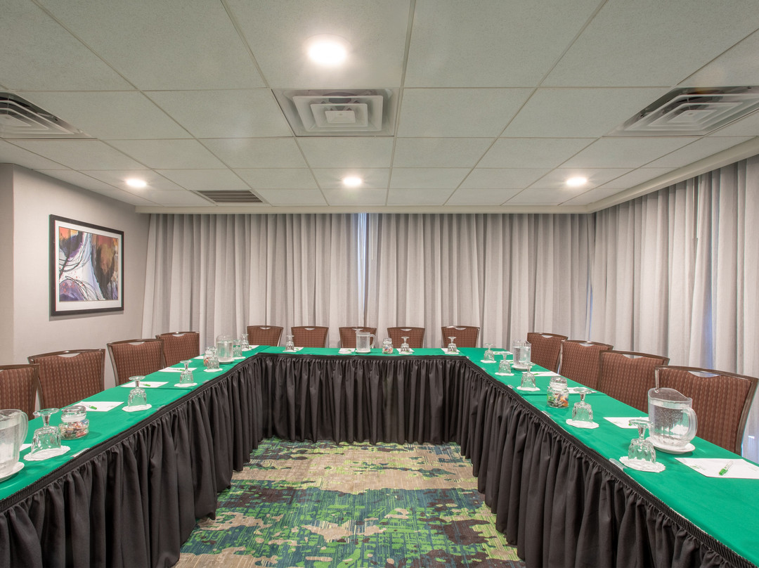 Holiday Inn & Suites Parsippany Fairfield By IHG主图