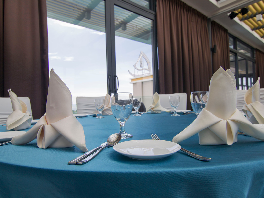 Goldenbay Hotel主图