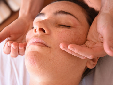 Happy Lotus Massage Therapy & Yoga-巴塞罗那必去景点