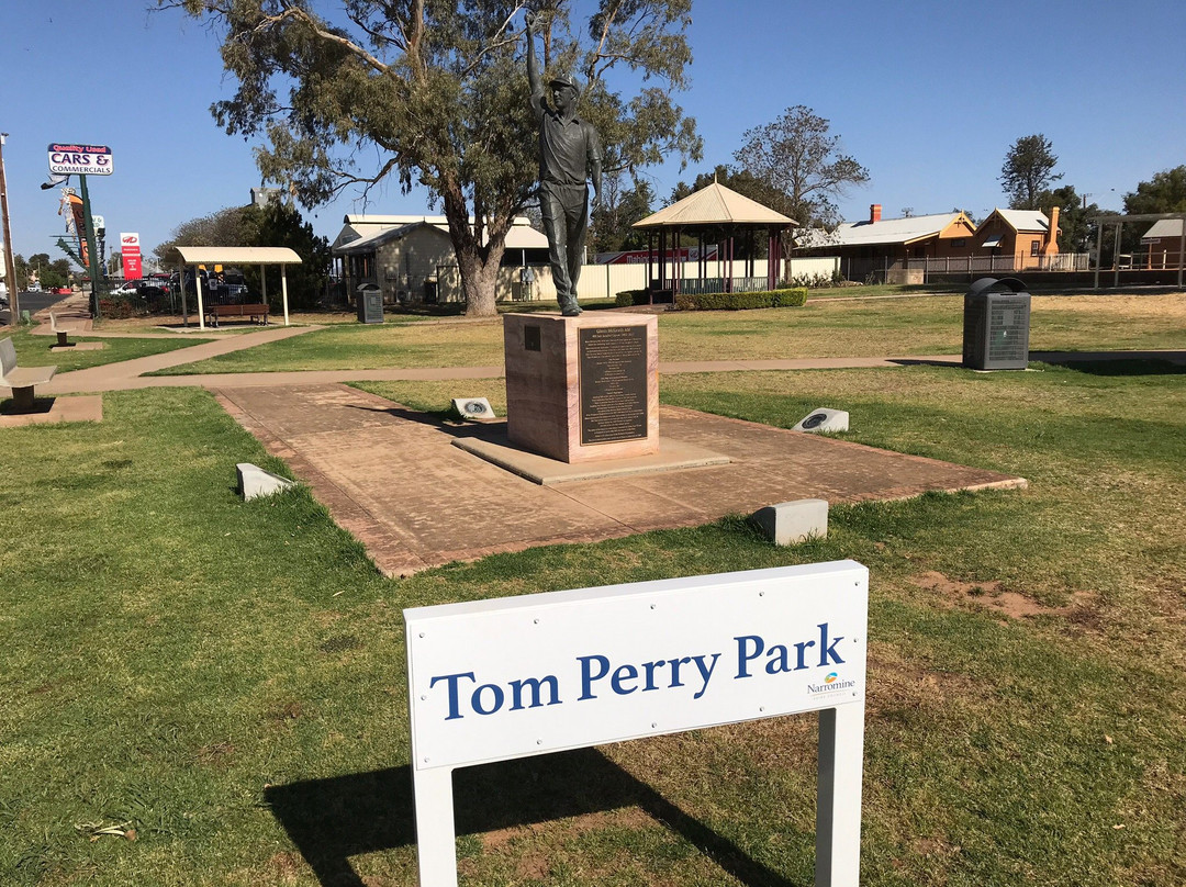 Glen McGrath Statue-Narromine必去景点