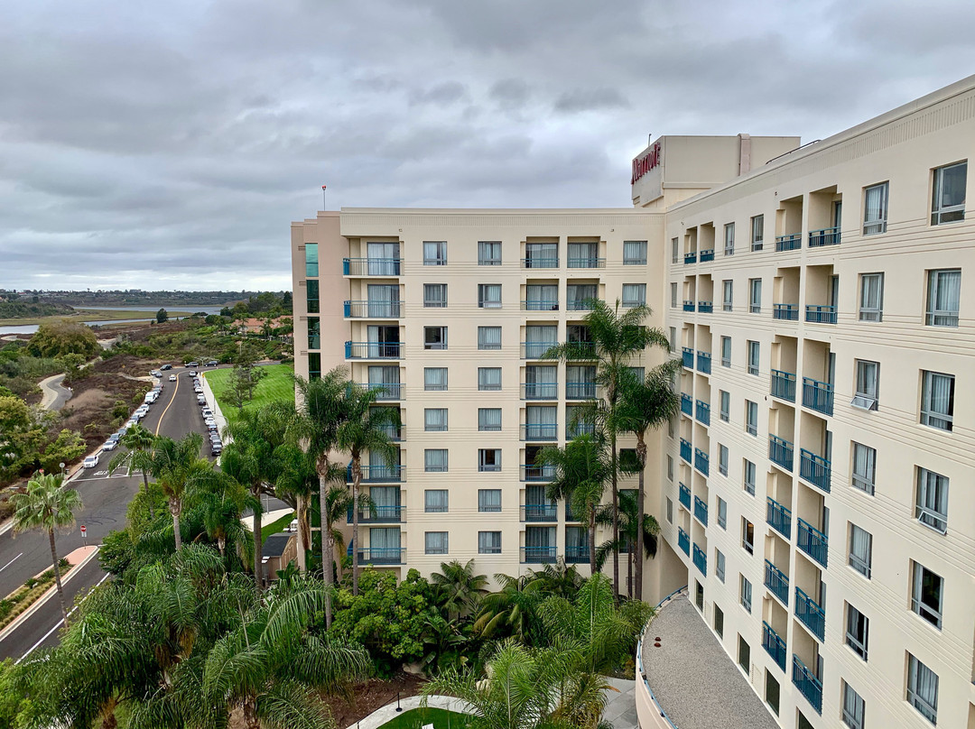 纽波特海滩万豪湾景酒店主图