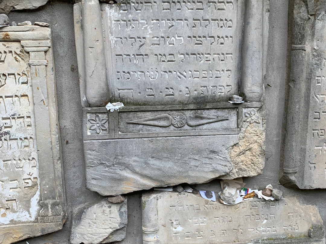 Holocaust Memorial Wall景点图片