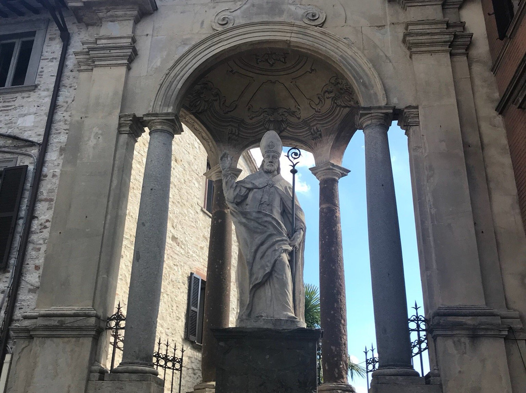 Statua di Sant'Ubaldo-古比奥必去景点