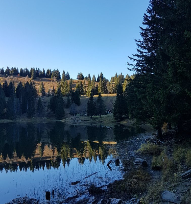 Lac Bénit景点图片