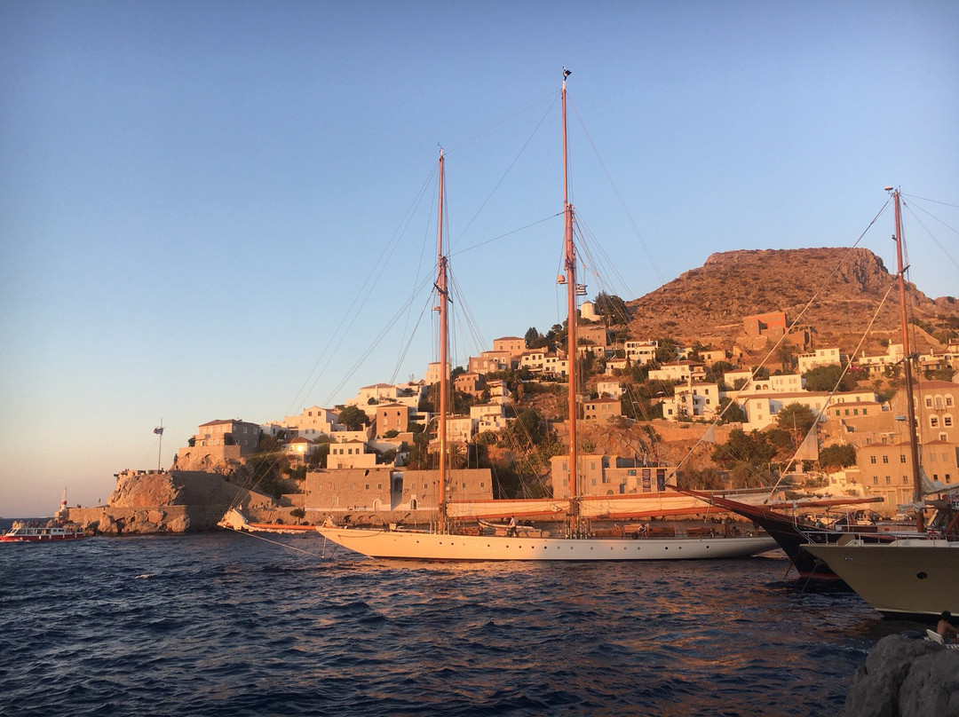 Douskos Port House主图