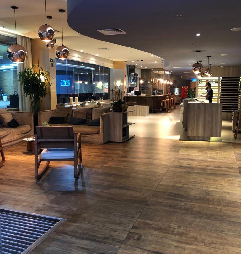 宜必思尚品库里提巴机场主图