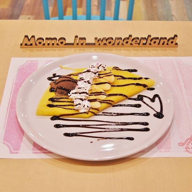 Momo in Wonderland