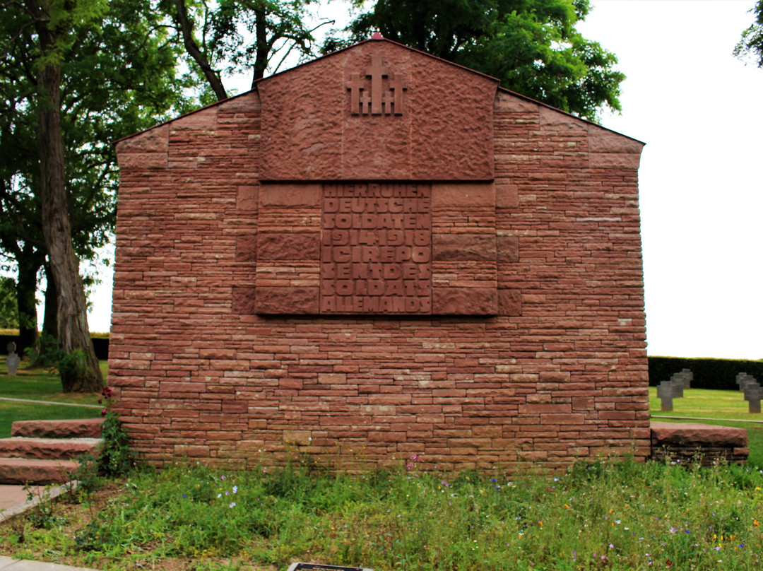 Rancourt German Military Cemetery景点图片