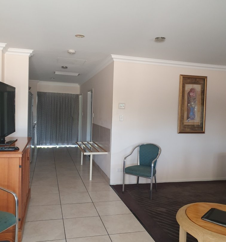 Westside Tavern & Motel主图