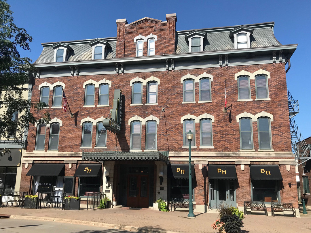 The Black Hawk Hotel主图