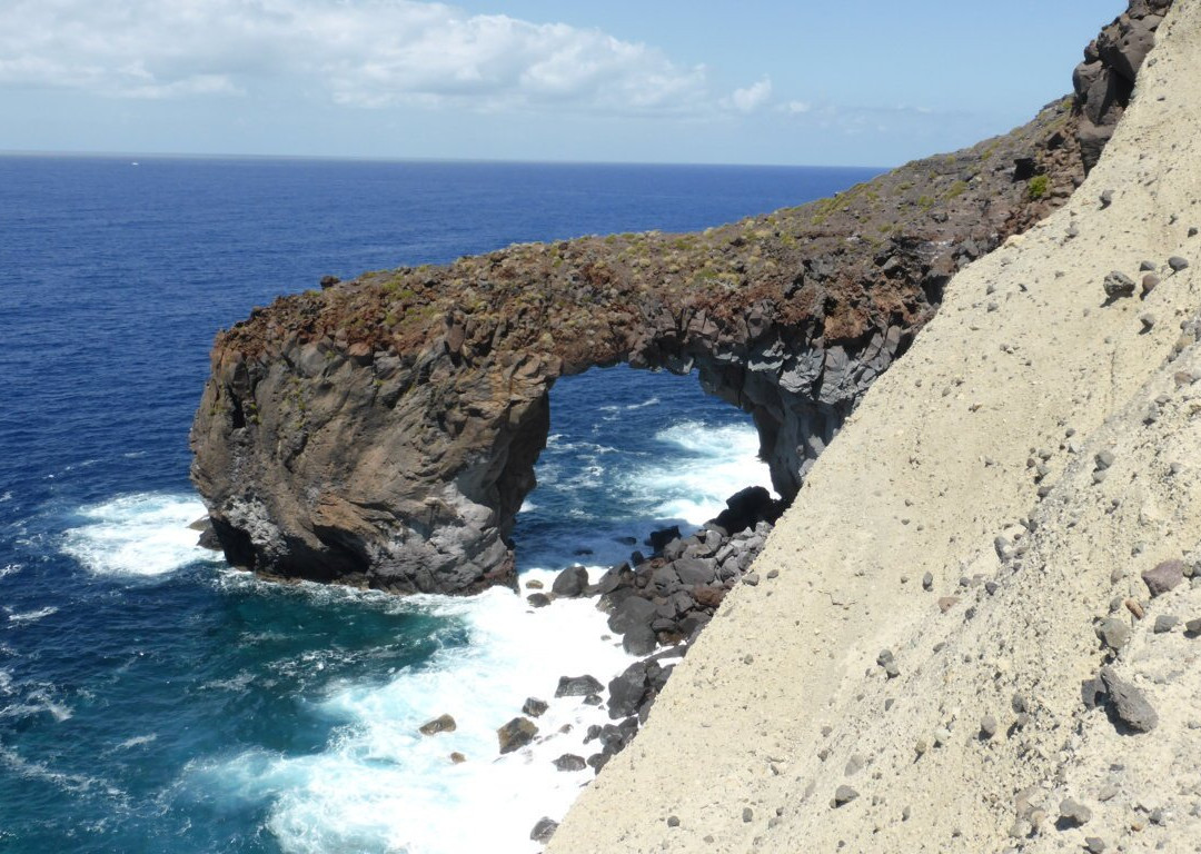 Arco Naturale DI Punta Perciato景点图片