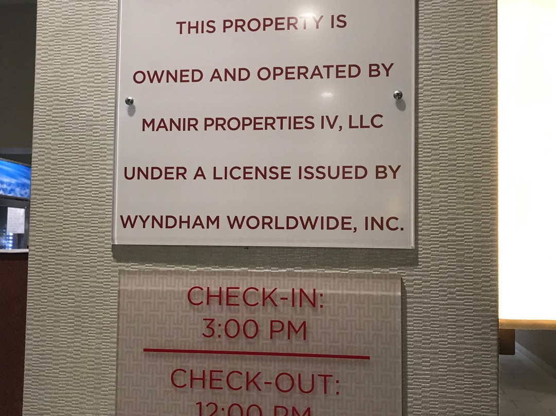 埃尔帕索机场浩枫温德姆公寓店主图