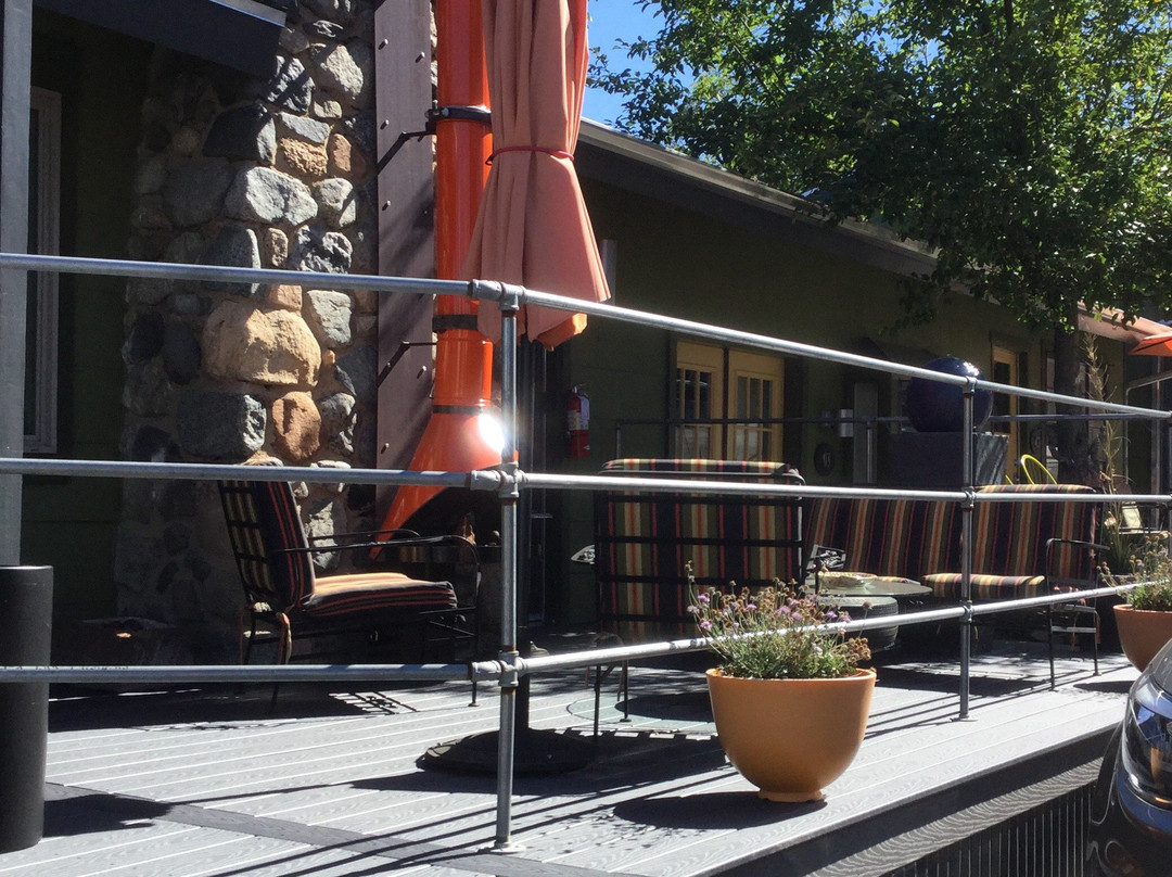 小屋汽车旅馆主图