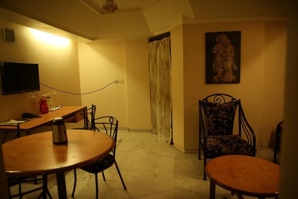 Valluvar Hotel主图