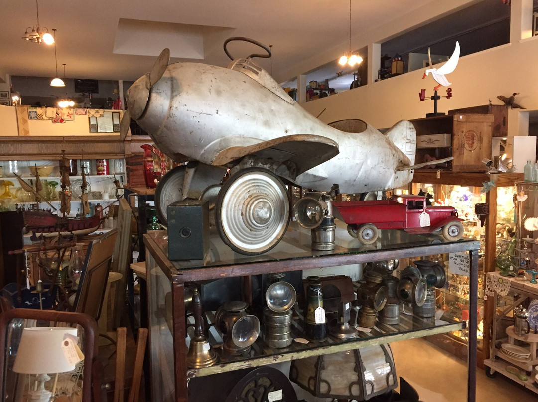 Eighth & Main Antique Center-奇科必去景点