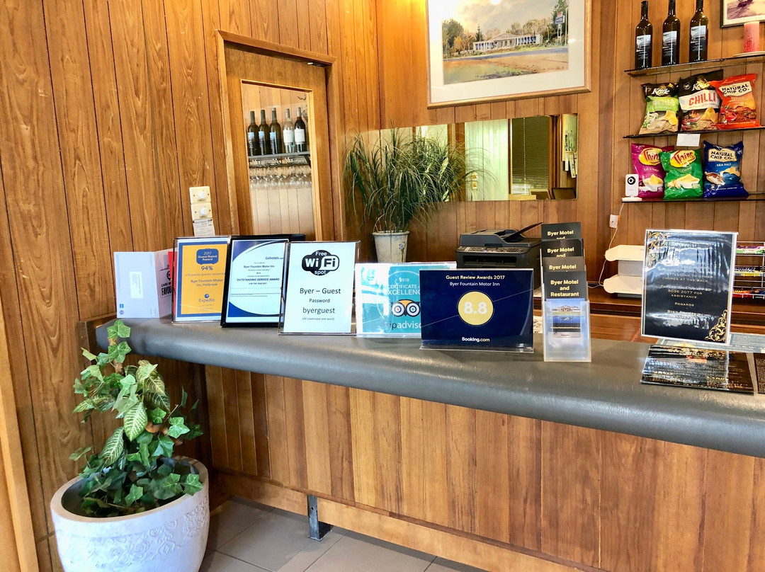 Byer Fountain Motor Inn主图