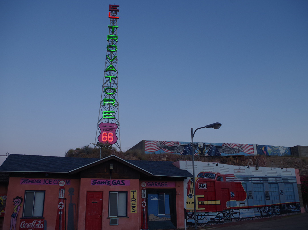 埃尔游唱诗人汽车旅馆主图