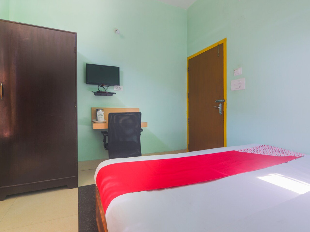 OYO 24270 Hotel Pine Yard主图