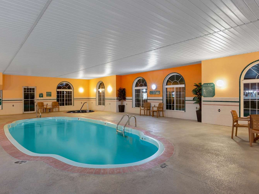 Super 8 by Wyndham Lake of the Ozarks主图