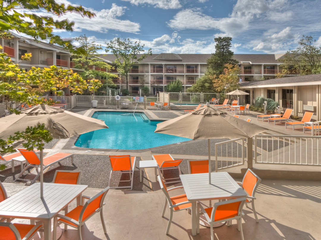 Ashland Hills Hotel & Suites主图