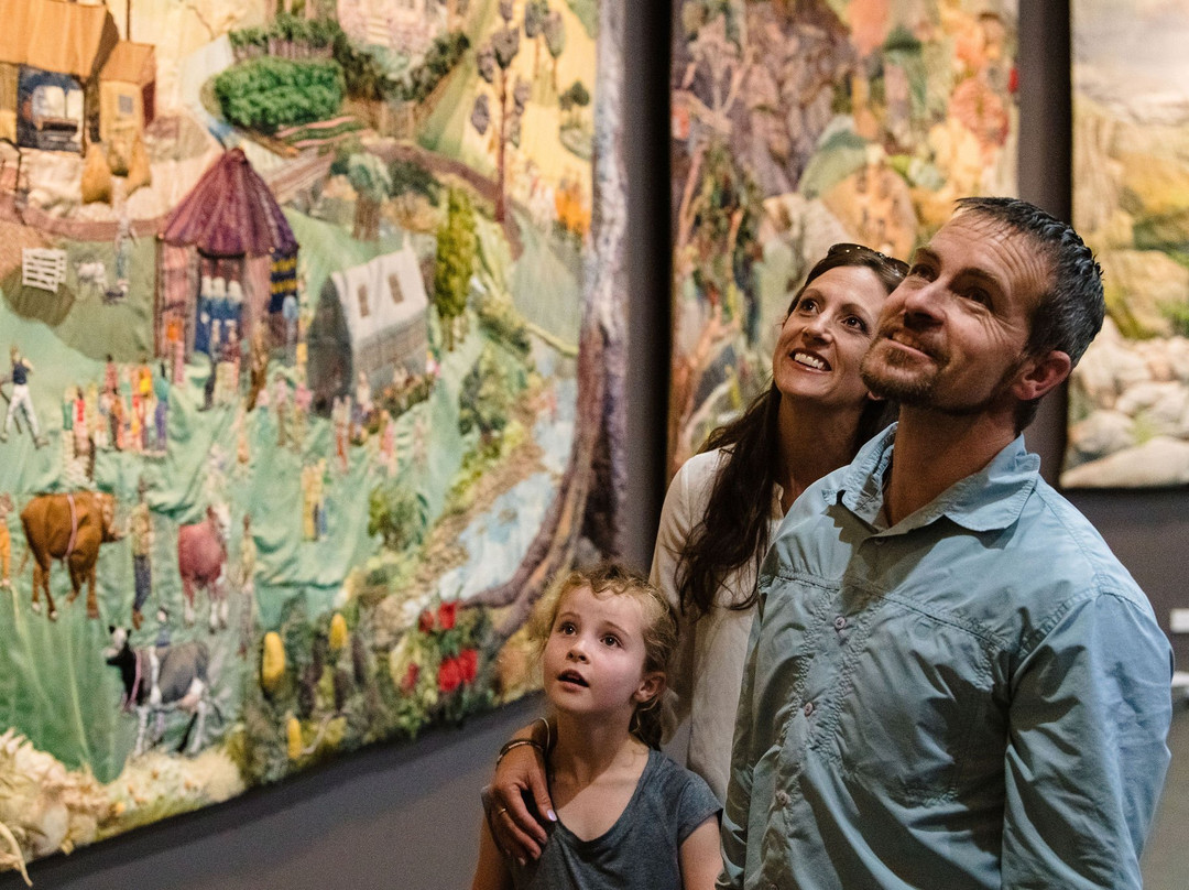 Yarns Artwork in Silk-德洛兰恩必去景点