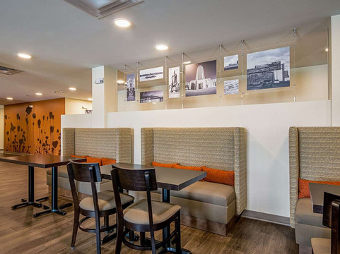 盖斯马-冈萨雷斯美茵斯坦套房酒店主图