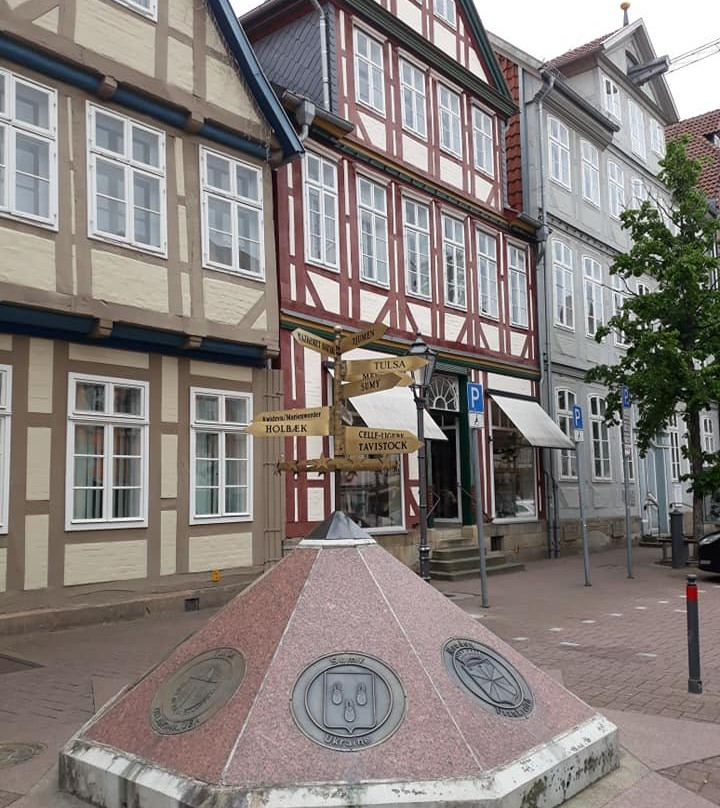 Skulptur "Patenstädte von Celle"-策勒县必去景点